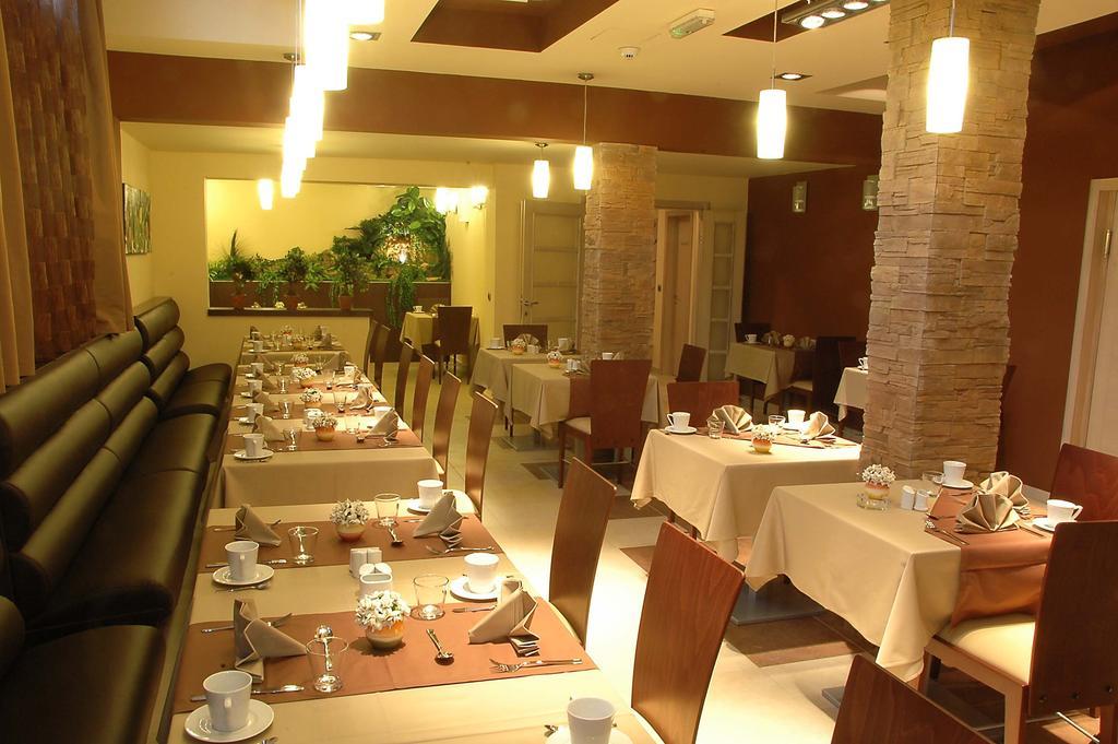 Garni Hotel Vigor - Ev Station Novi Sad Restoran fotoğraf